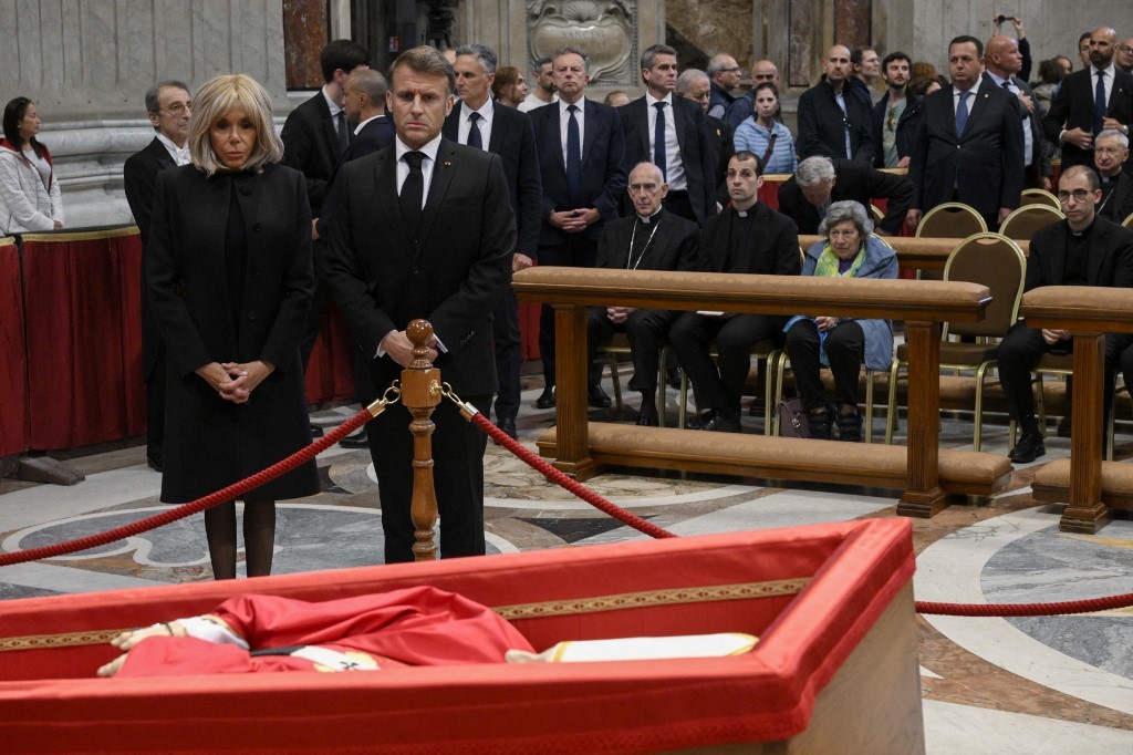 Lula, Macron, Meloni e outros líderes mundiais prestam homenagens a papa Francisco em funeral no Vaticano, FOTOS