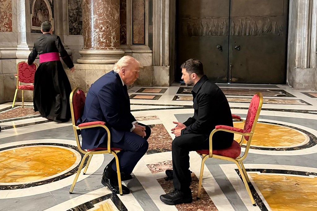 Trump e Zelensky conversam por cerca de 15 minutos antes do funeral do papa Francisco, em Roma