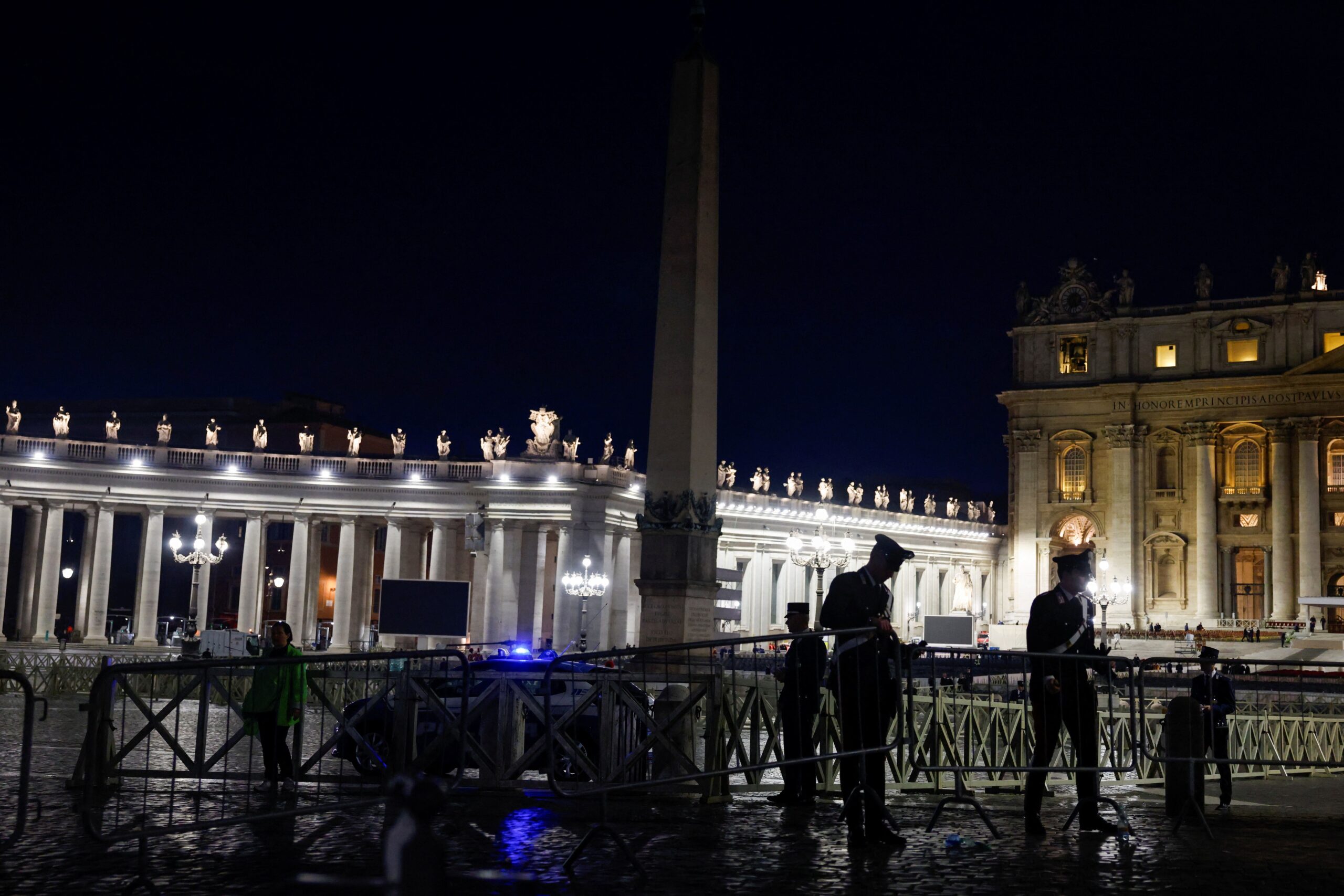 Missa do funeral do papa Francisco começa em instantes; ACOMPANHE