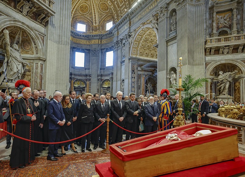 Lula participa de velório do papa Francisco e destaca ‘sabedoria, coragem e compaixão’ de pontífice