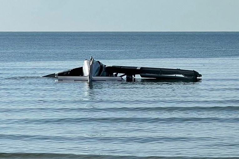Avião policial cai no mar na Tailândia e mata 5
