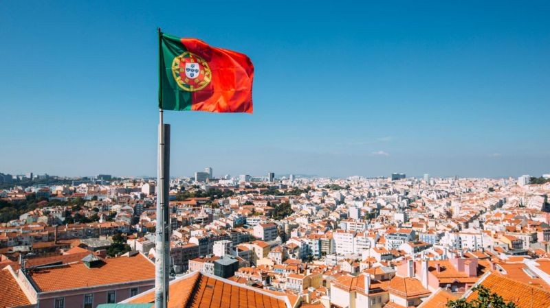 Portugal faz novas eleições neste domingo para definir Parlamento e primeiro-ministro; centro-direita é a favorita para governar