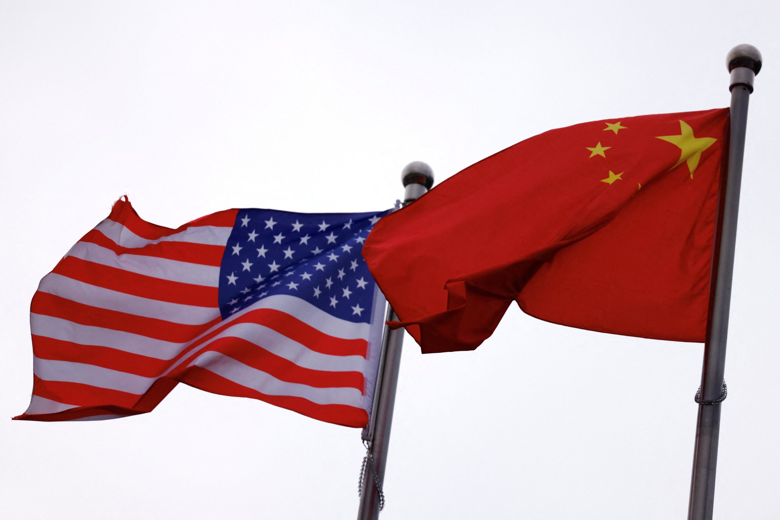 EUA afirmam que vão revogar ‘agressivamente’ os vistos de estudantes chineses