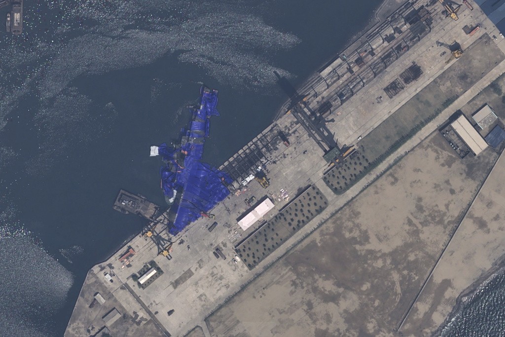 Coreia do Norte ‘esconde’ com lonas navio de guerra acidentado e quer prender responsáveis por erro