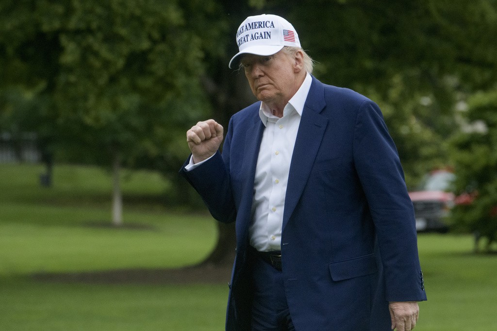 Trump vai conceder perdão presidencial a astros de TV condenados por fraude e evasão fiscal