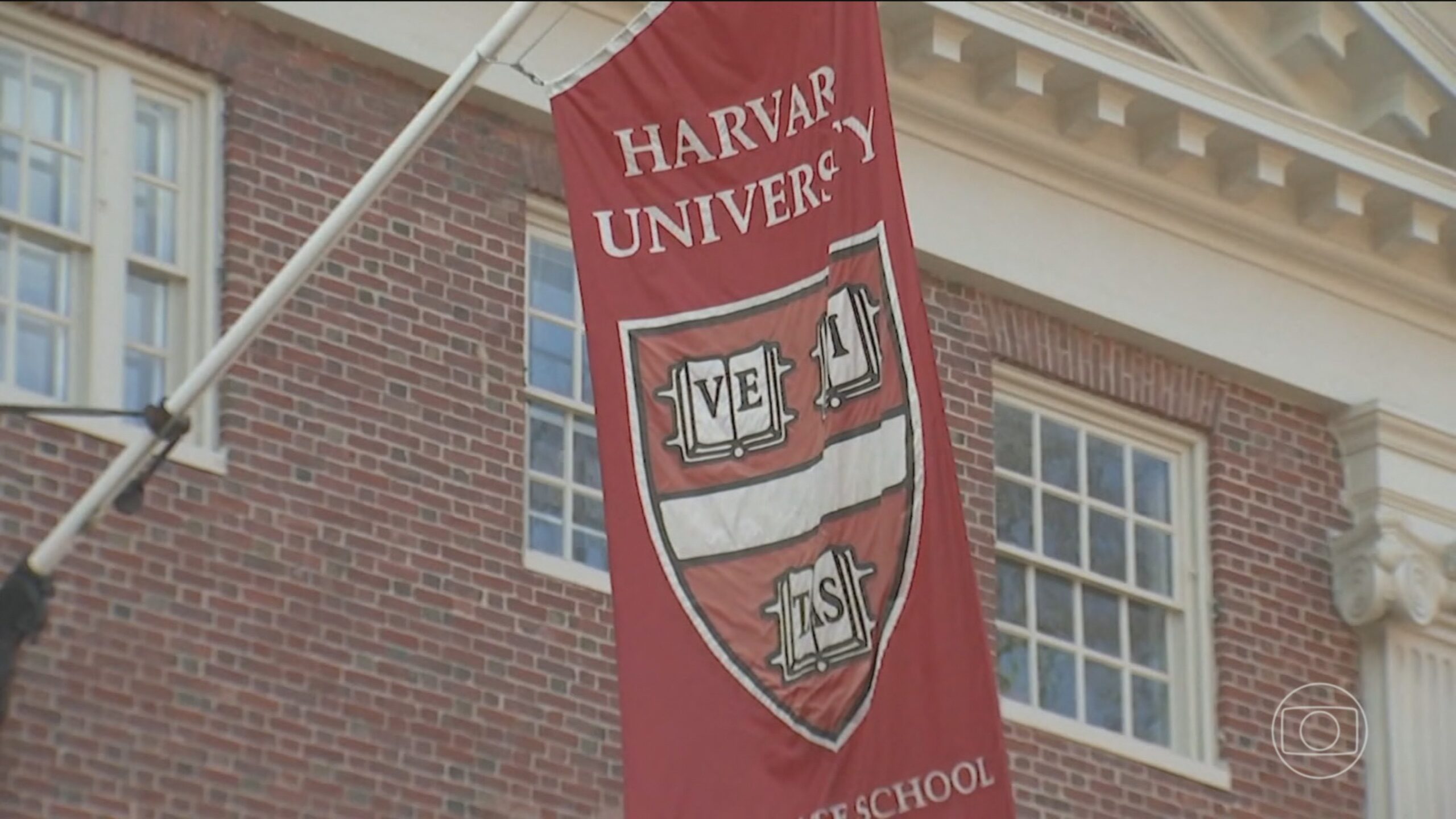 É #FAKE que carta do governo Trump a Harvard tinha erros de ortografia