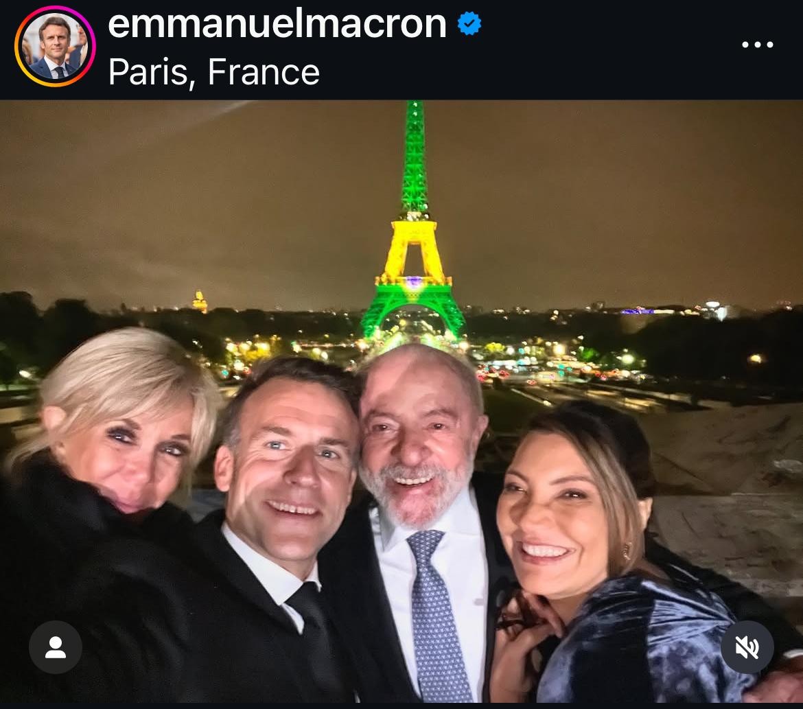Macron posta selfie com Lula, Janja e Brigitte e Torre Eiffel ao fundo
