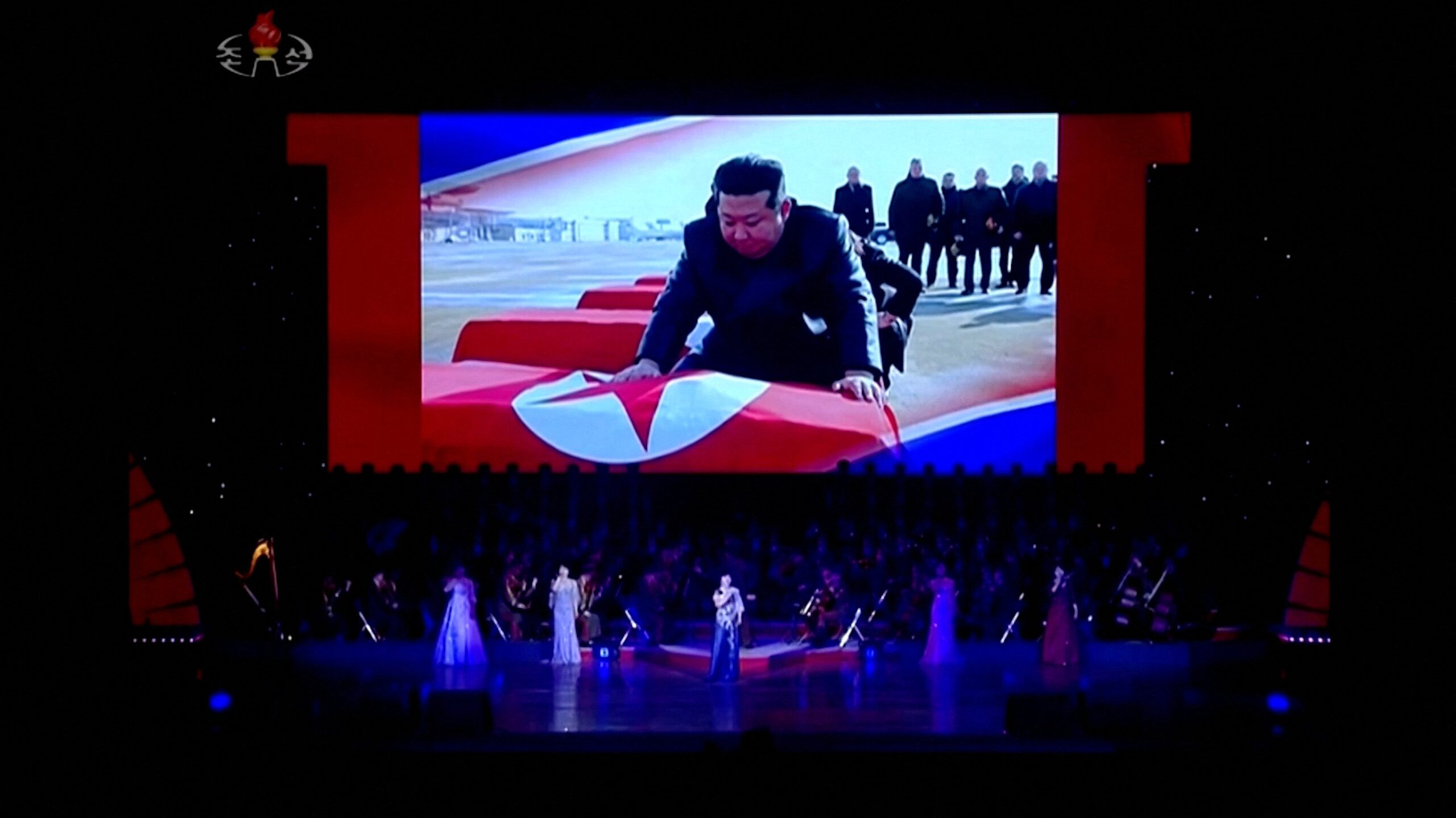 Kim Jong-un se emociona em homenagem a soldados da Coreia do Norte mortos na guerra