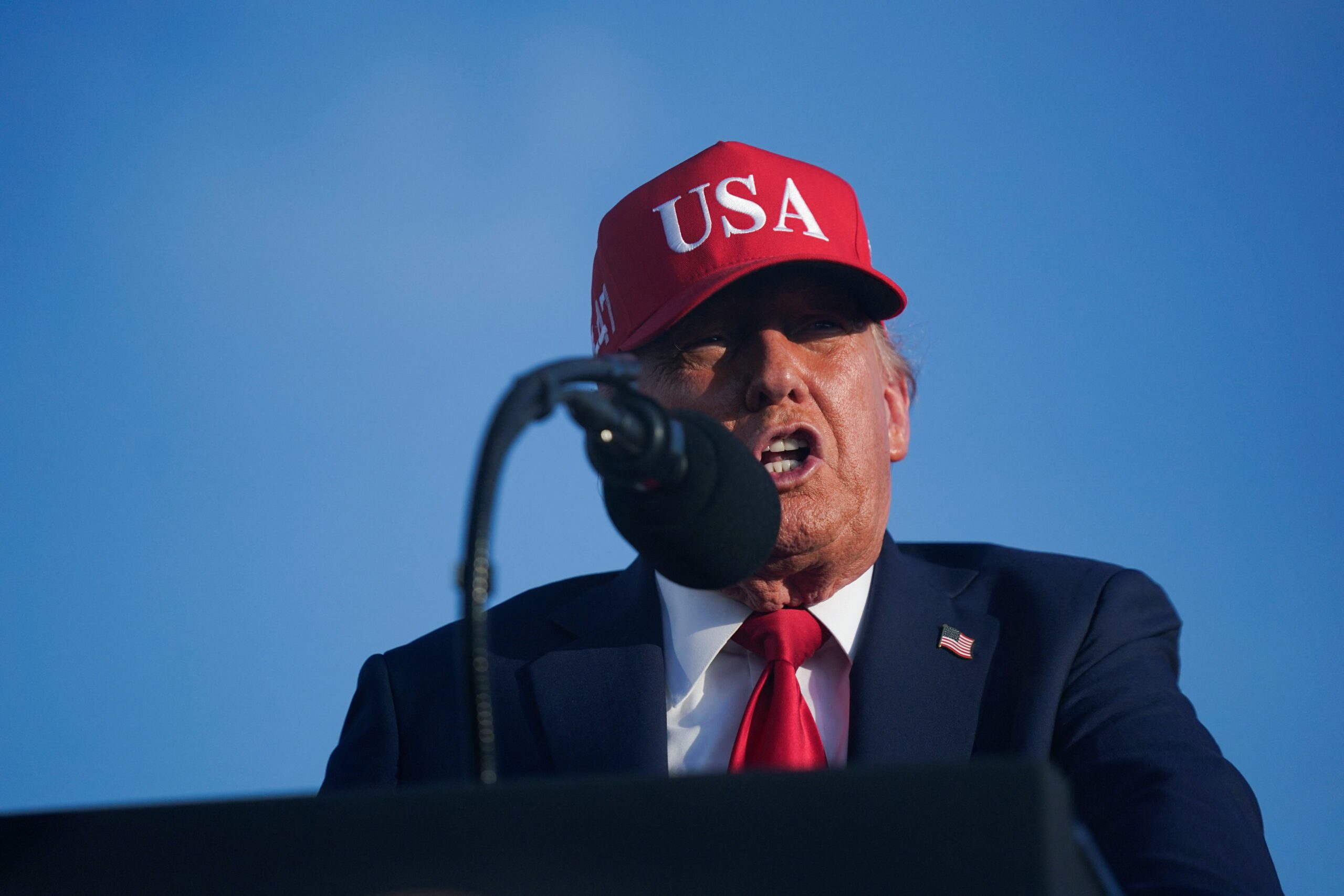 Trump anuncia tarifa adicional de 10% para ‘qualquer país que se alinhar às políticas do Brics’