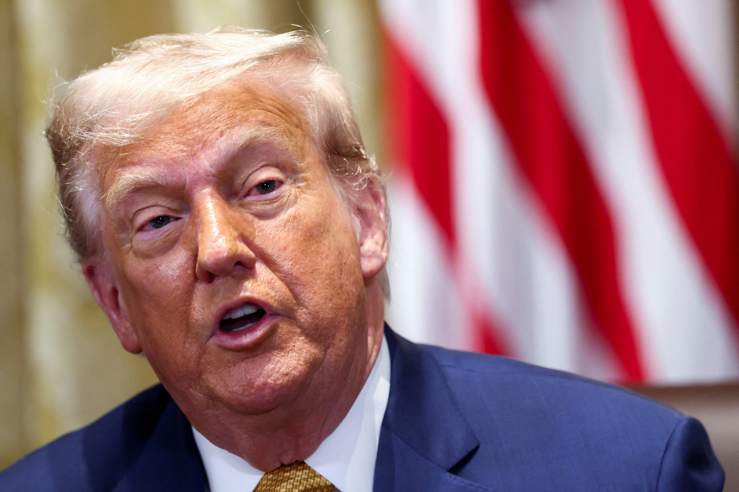 Trump anuncia tarifa de 35% sobre importações do Canadá; cartas já foram enviadas a 23 países