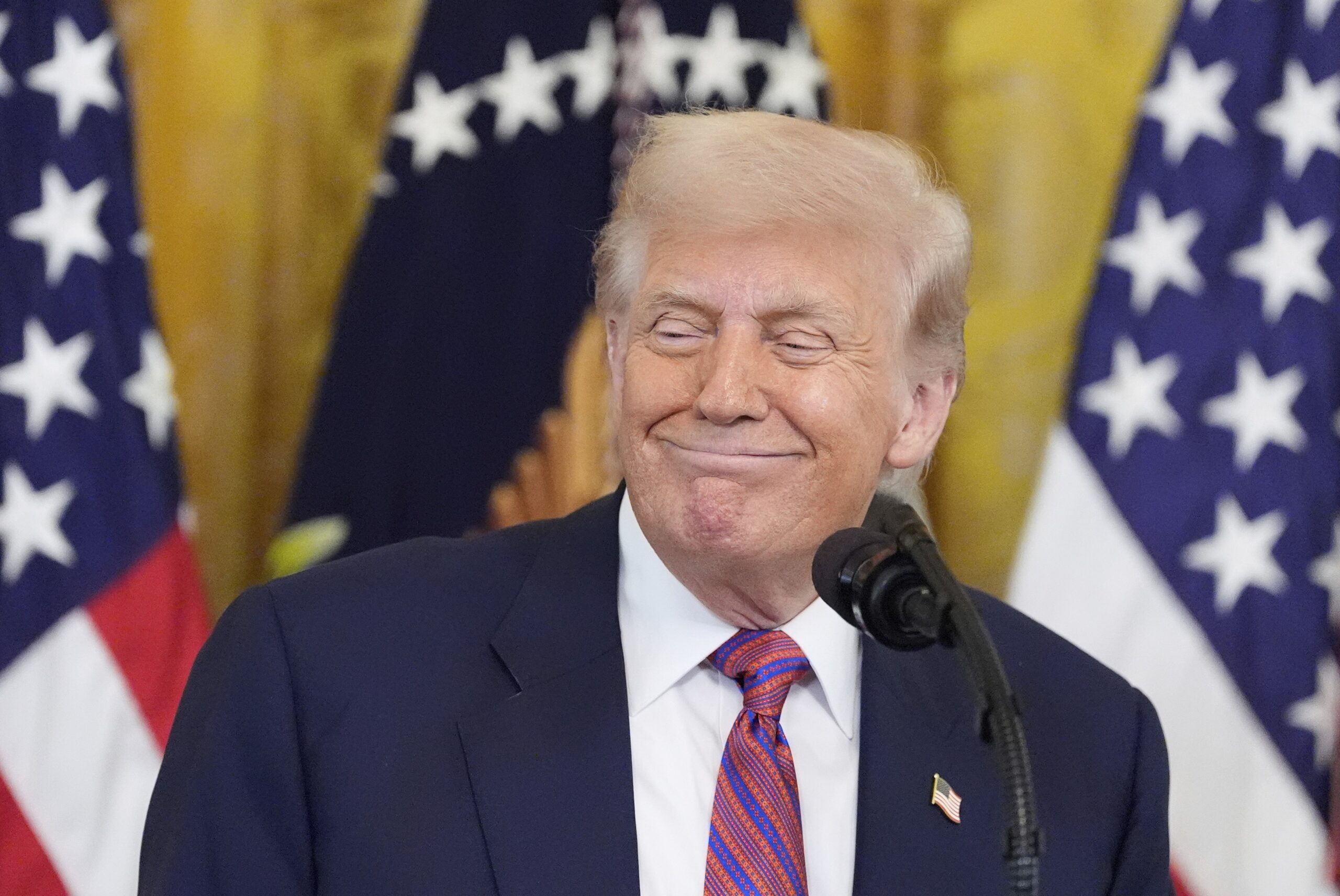 Trump revela pacote de medidas para acelerar IA americana sem ‘viés ideológico’