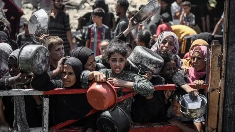 Israel anuncia retomada de envio aéreo de comida a Gaza e pausa humanitária para distribuição de ajuda por terra