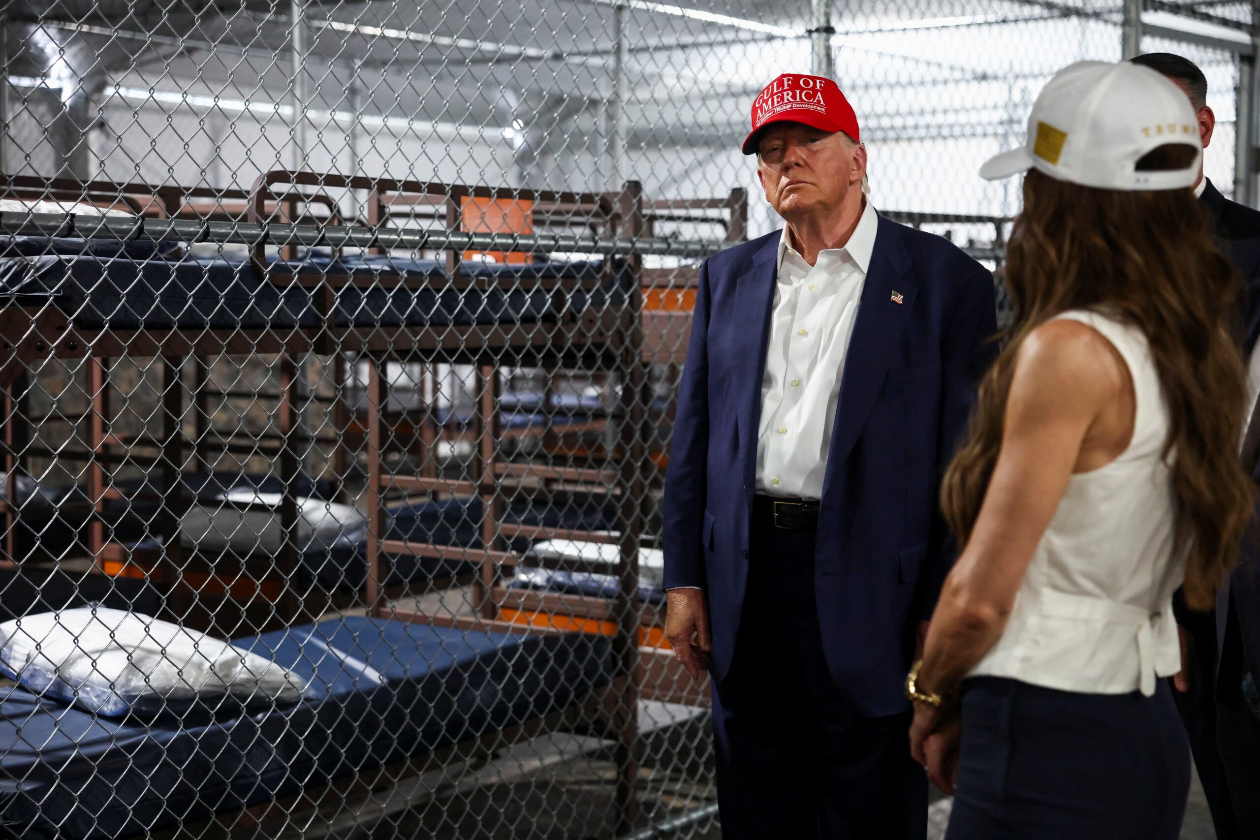 Juíza proíbe Trump de enviar mais imigrantes para a ‘Alcatraz dos Jacarés’