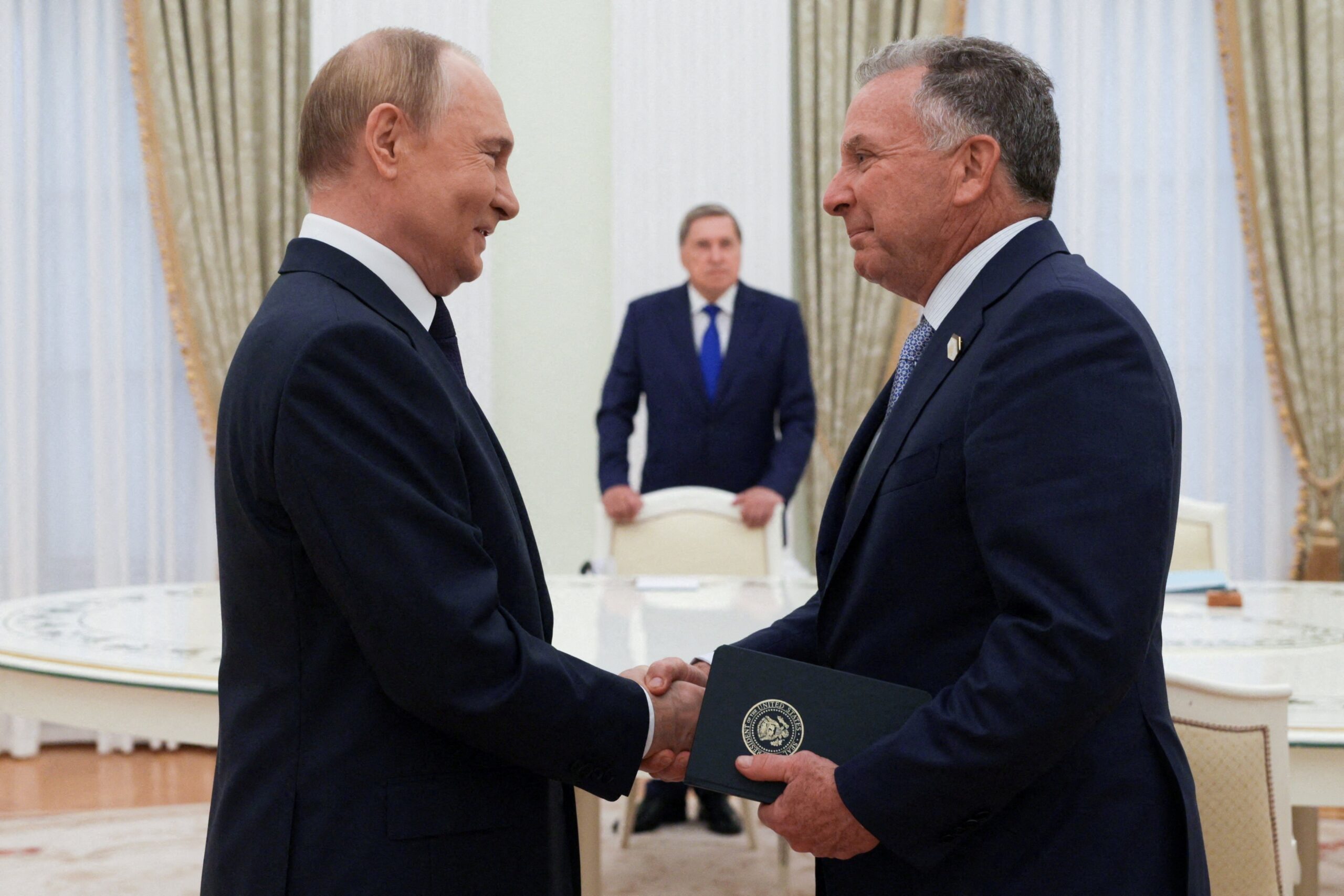 Putin diz aos EUA que quer leste da Ucrânia em troca do fim da guerra, aponta jornal