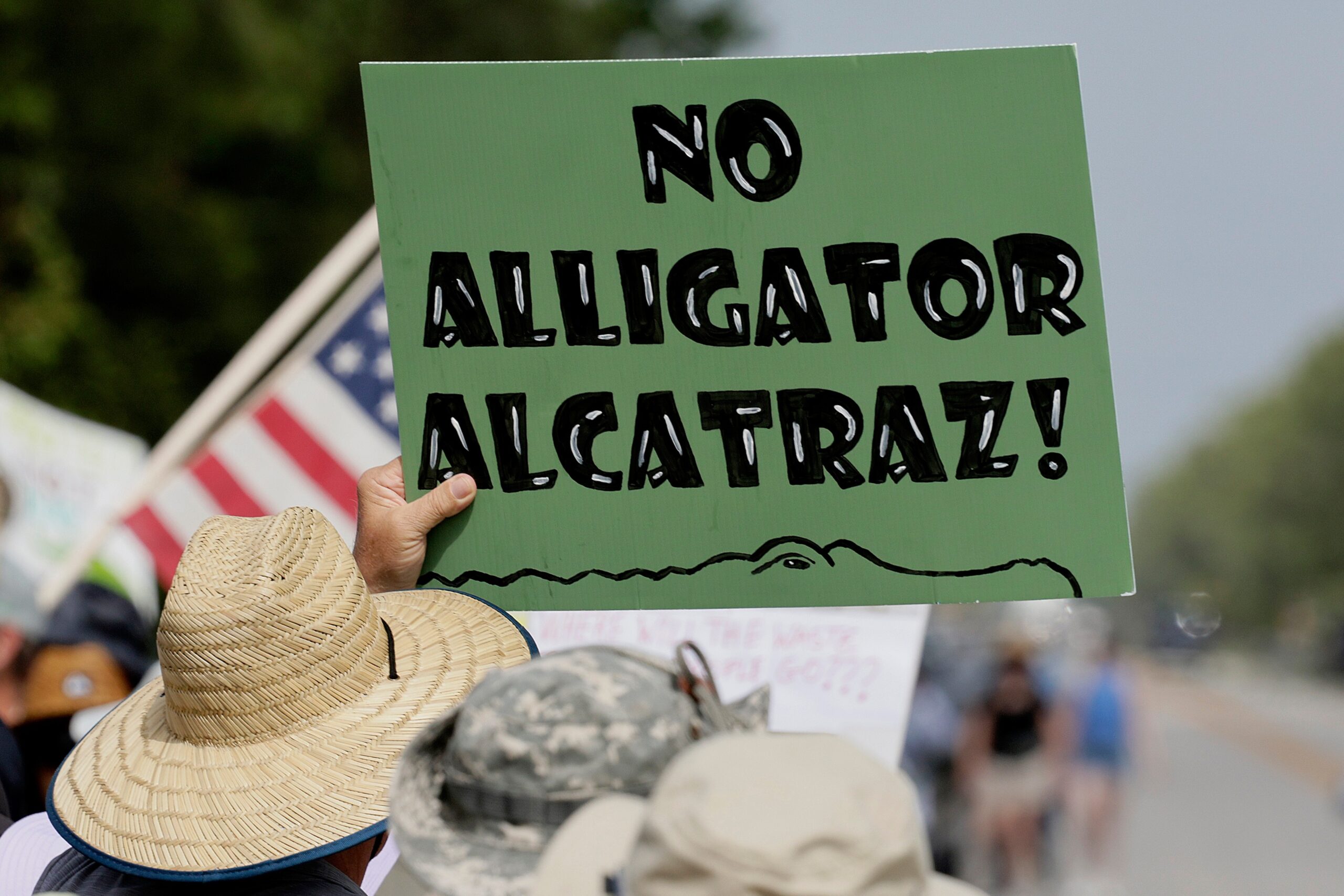 Justiça dos EUA suspende obras na ‘Alcatraz dos Jacarés’, usada como detenção para imigrantes