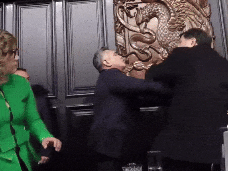 VÍDEO: Senadores trocam tapas e empurrões durante sessão no México