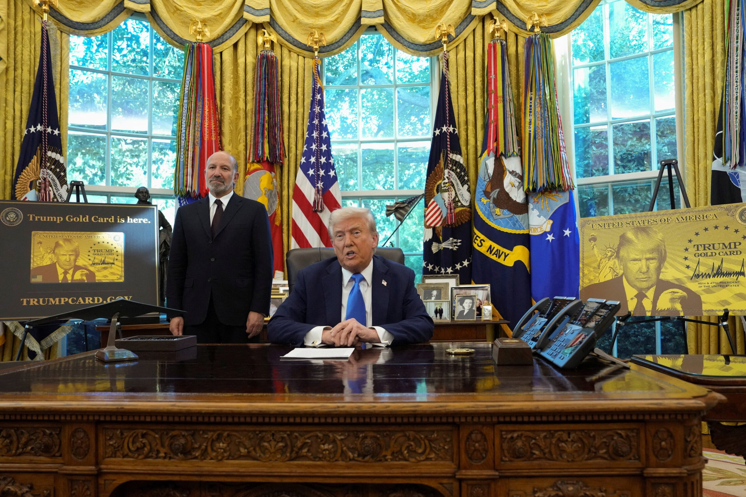 ‘Gold Card’: Trump assina ordem que cria visto de residência no valor de US$ 1 milhão