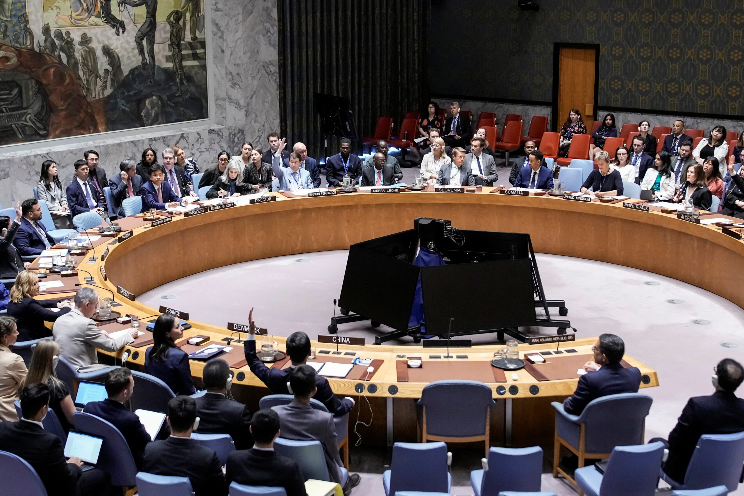 Conselho de Segurança da ONU decide  reimpor sanções ao Irã, acusado de violar acordo sobre programa nuclear