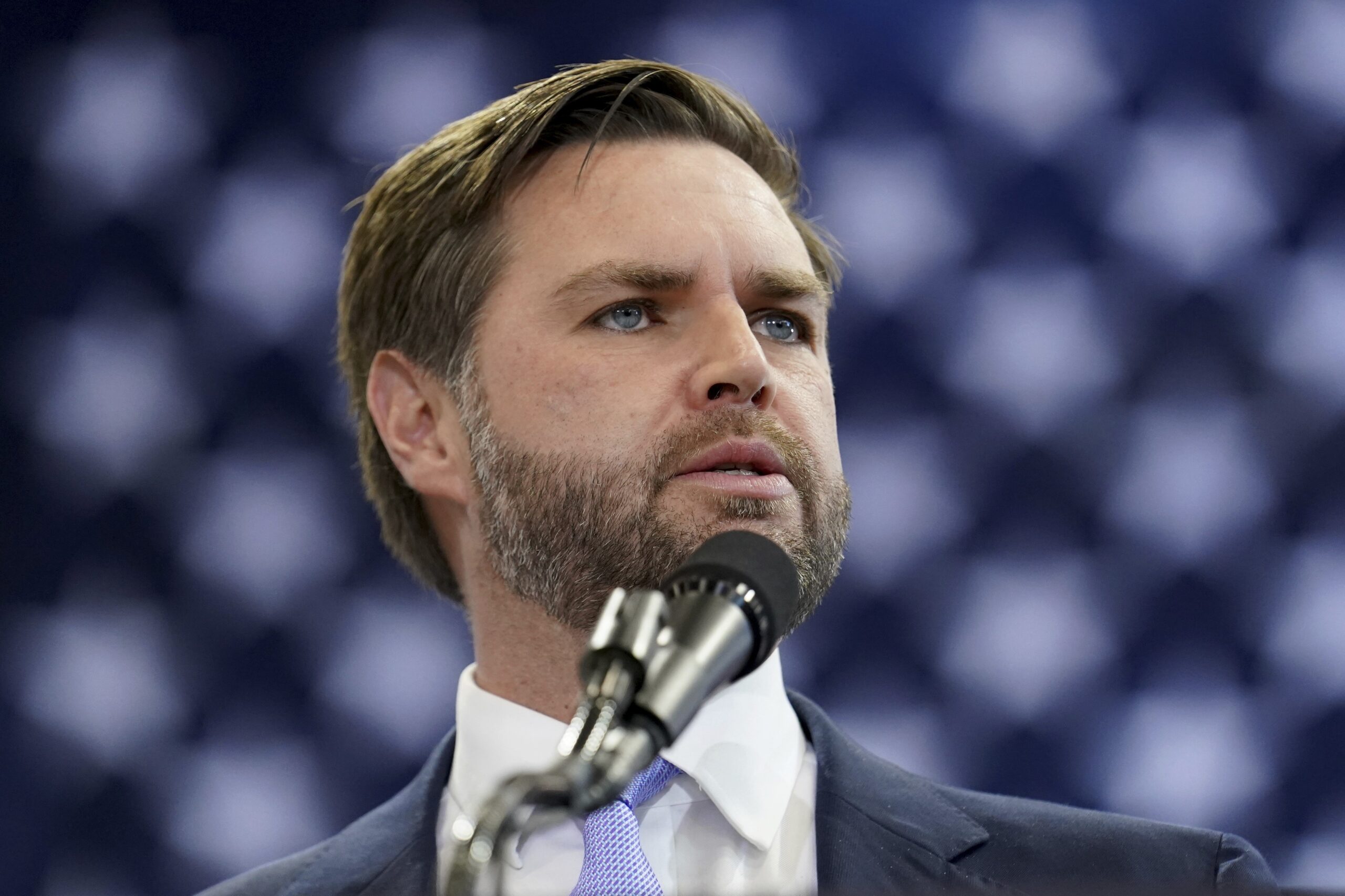 EUA estão considerando fornecer mísseis Tomahawk para a Ucrânia, diz J. D. Vance