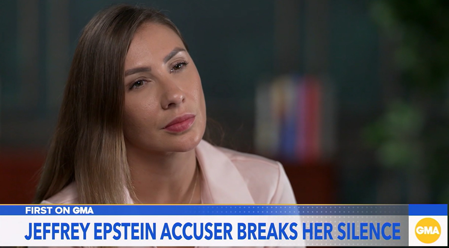 ‘Tínhamos que fazer sexo, querendo ou não’, diz brasileira que relata ter sido abusada por Epstein e foi peça-chave em julgamento