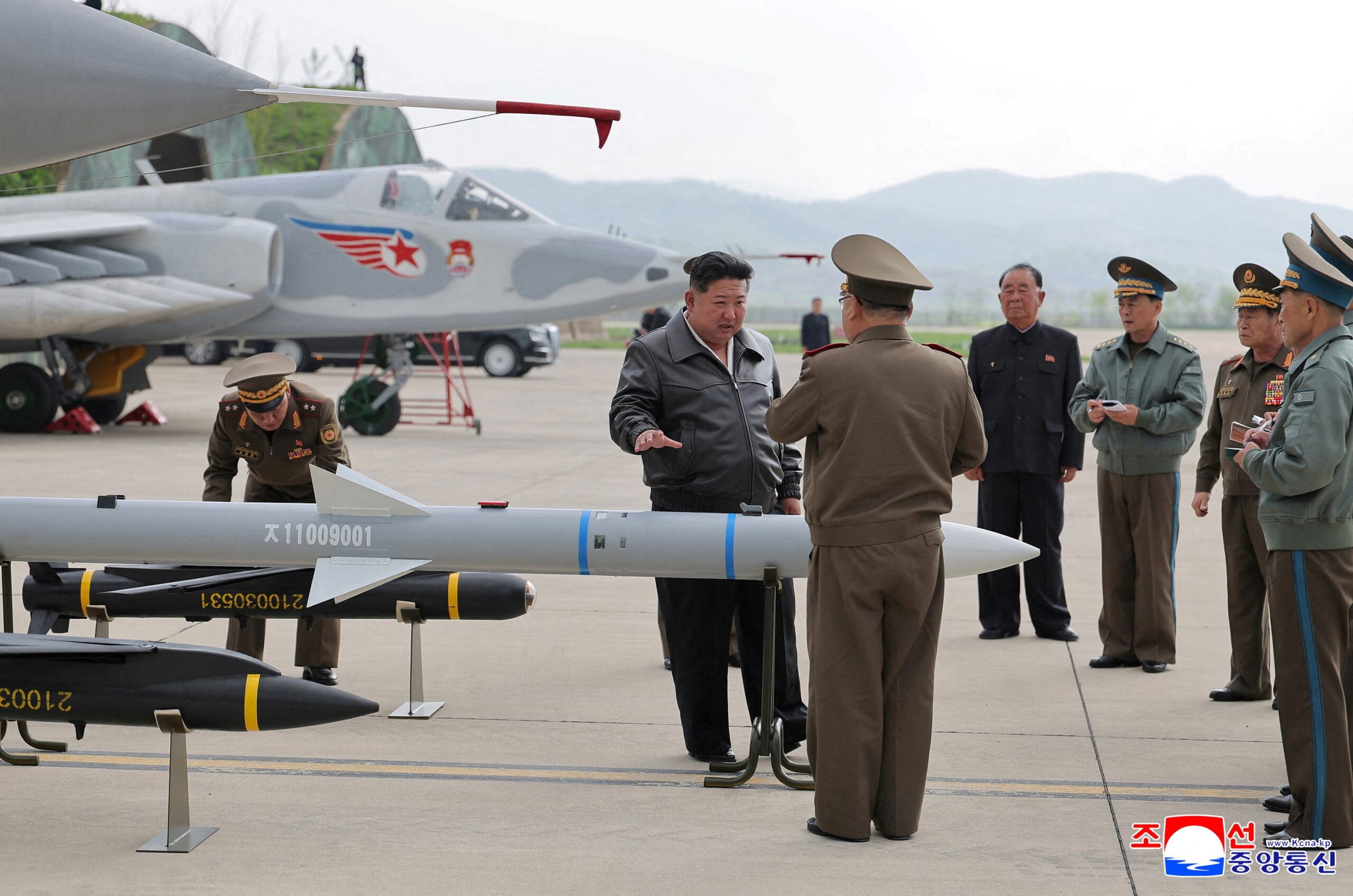 Coreia do Norte dispara mísseis balísticos, e Coreia do Sul convoca reunião de segurança nacional