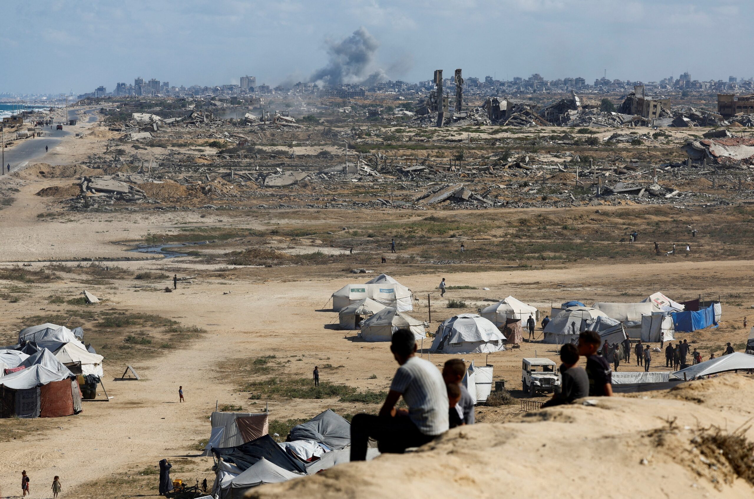 Israel e Hamas assinam acordo de paz para primeira fase de cessar-fogo na Faixa de Gaza