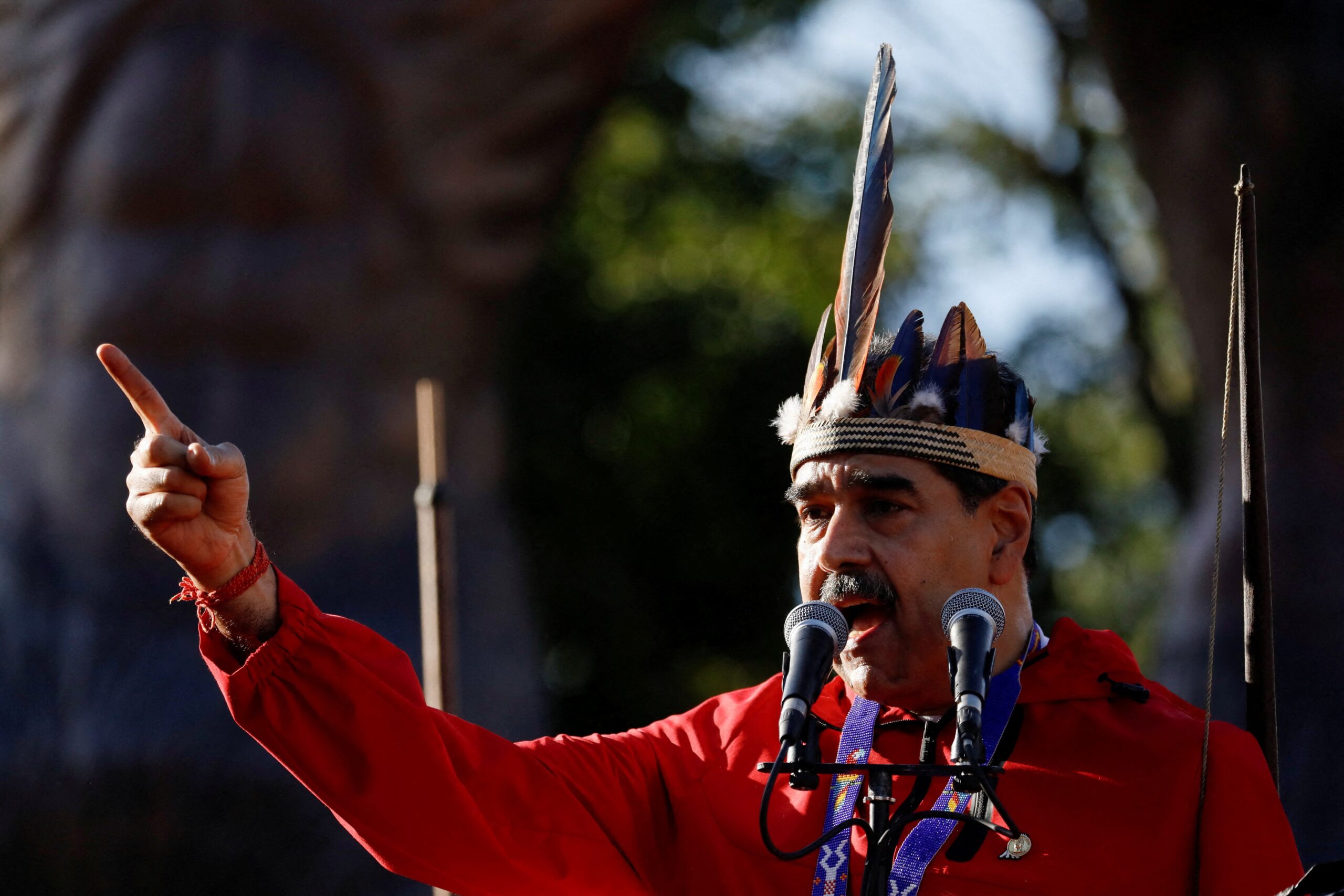 ‘Estão inventando uma guerra’ contra a Venezuela, diz Maduro, após EUA enviarem maior porta-aviões do mundo ao Caribe ‘Estão inventando uma guerra’ contra a Venezuela, diz Maduro, após EUA enviarem maior porta-aviões do mundo ao Caribe