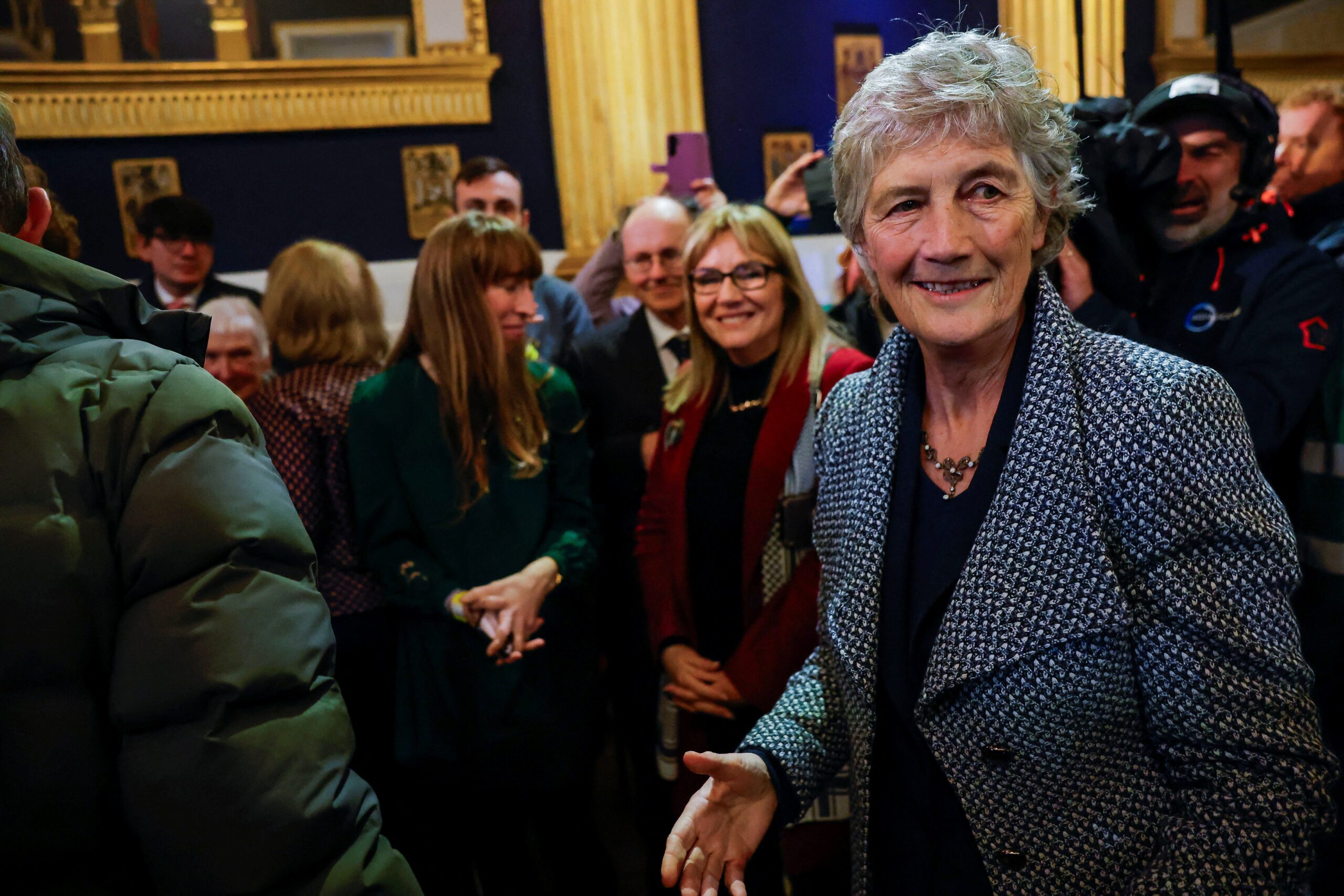 Candidata de esquerda tem vitória esmagadora em eleição para presidente da Irlanda Candidata de esquerda tem vitória esmagadora em eleição para presidente da Irlanda