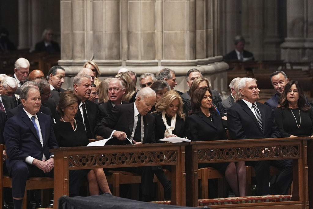 Funeral de Dick Cheney reúne ex-presidentes e vices dos EUA; Trump e J.D. Vance não foram convidados