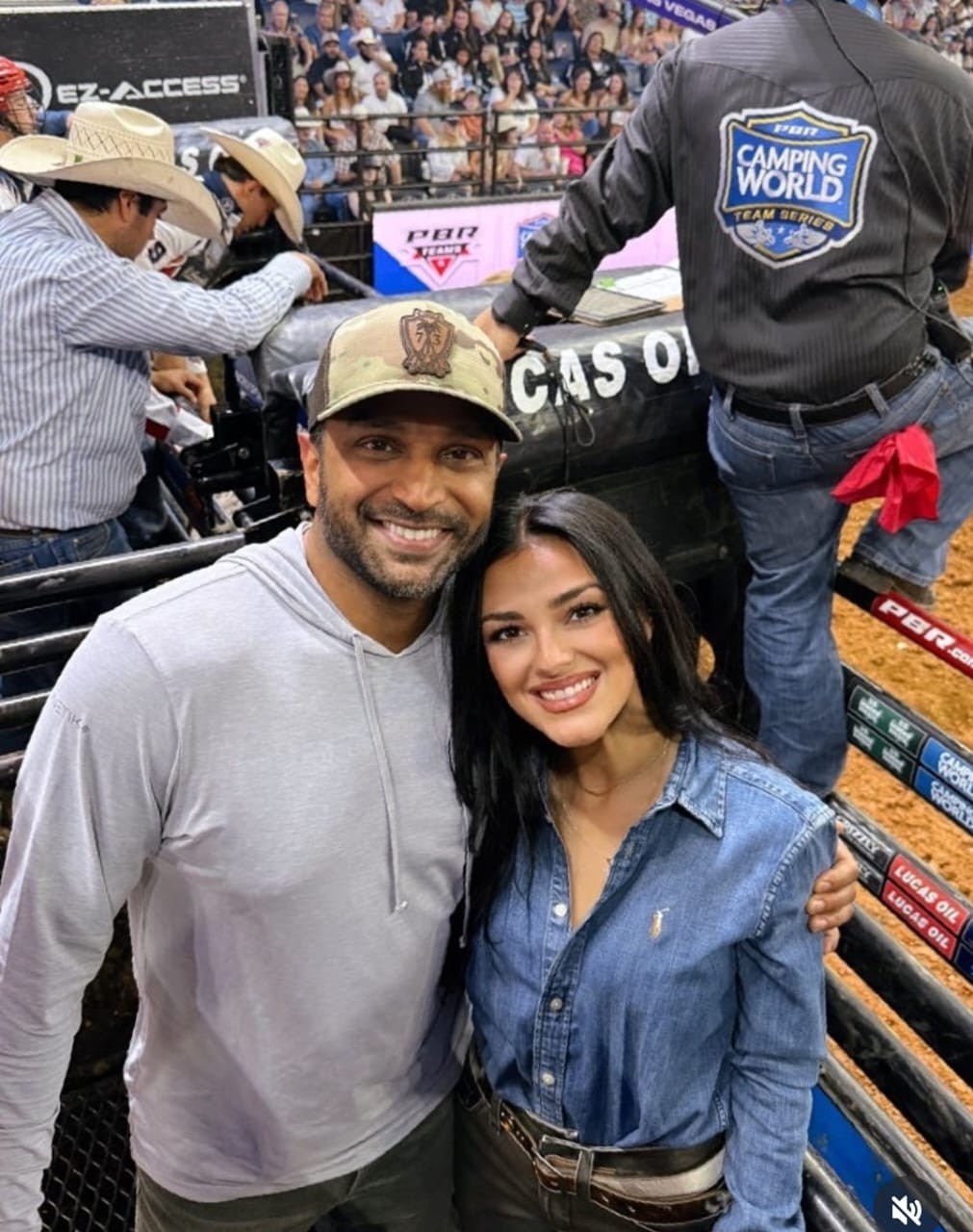 Diretor do FBI usa equipes da Swat para proteger namorada e é alvo de críticas dentro da polícia americana, diz jornal