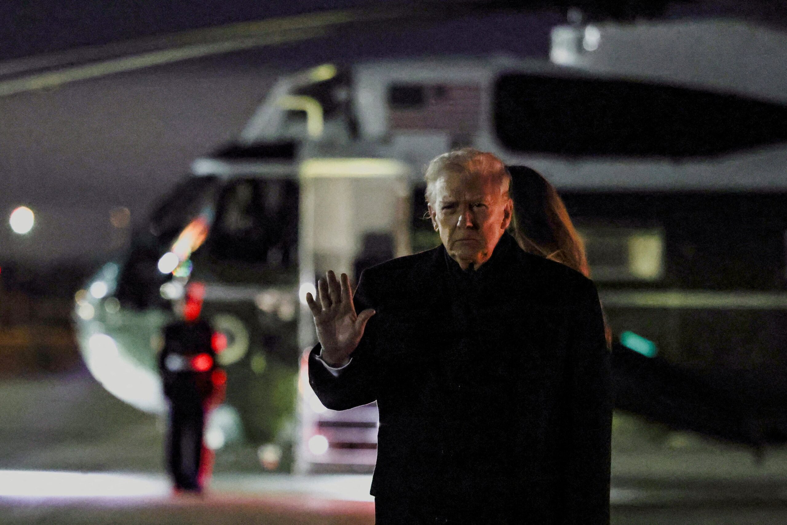 Trump diz que suspensão das decisões de asilo nos EUA durará ‘muito tempo’