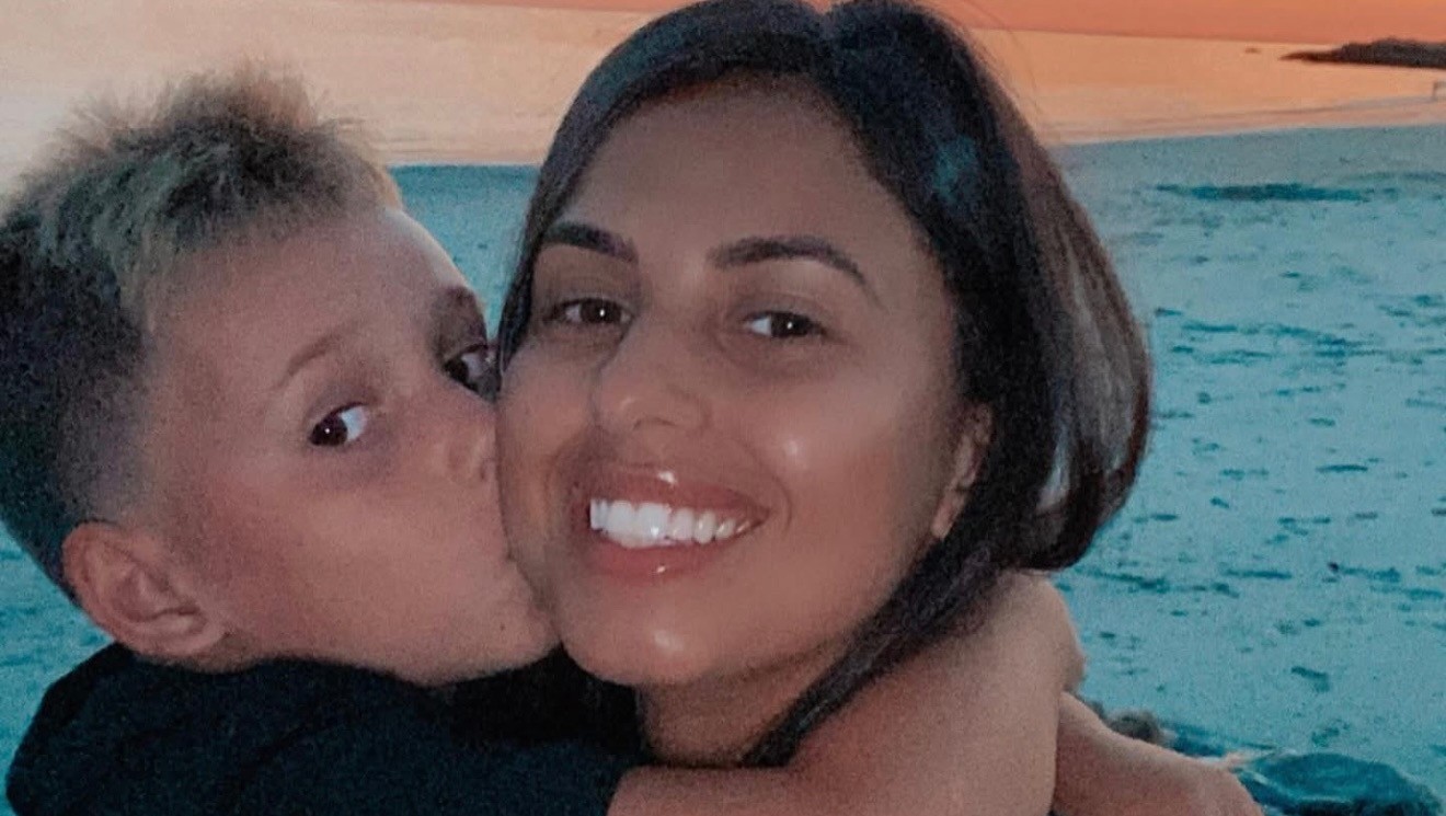 Brasileira mãe do sobrinho da porta-voz de Trump se emociona ao lembrar do último encontro com filho: ‘Muito triste’