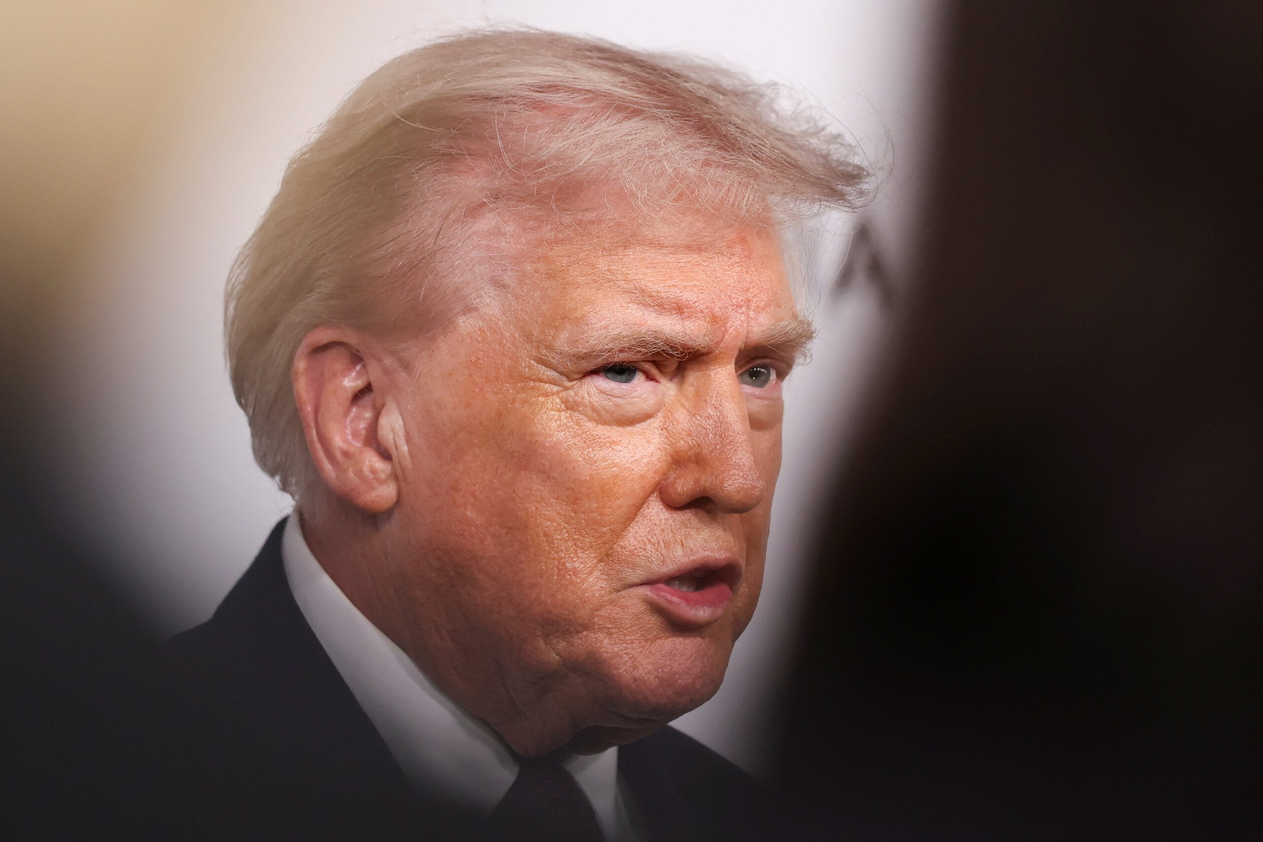 Trump diz que vai conversar com o Irã e espera não usar ‘navios poderosos’ contra o país