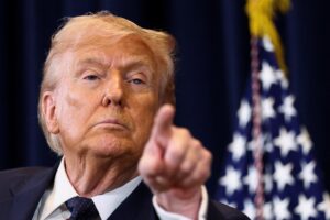 ‘Morte, fogo e fúria’: Trump ameaça Irã com ataque ’20 vezes mais forte’ se houver bloqueio de petróleo no Estreito de Ormuz