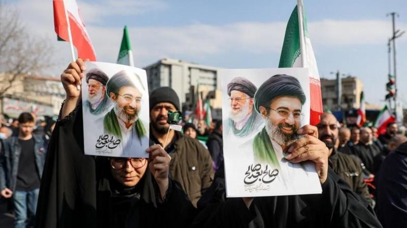 Avião dos EUA cai no espaço aéreo do Iraque; Israel lança nova onda de ataques a Teerã