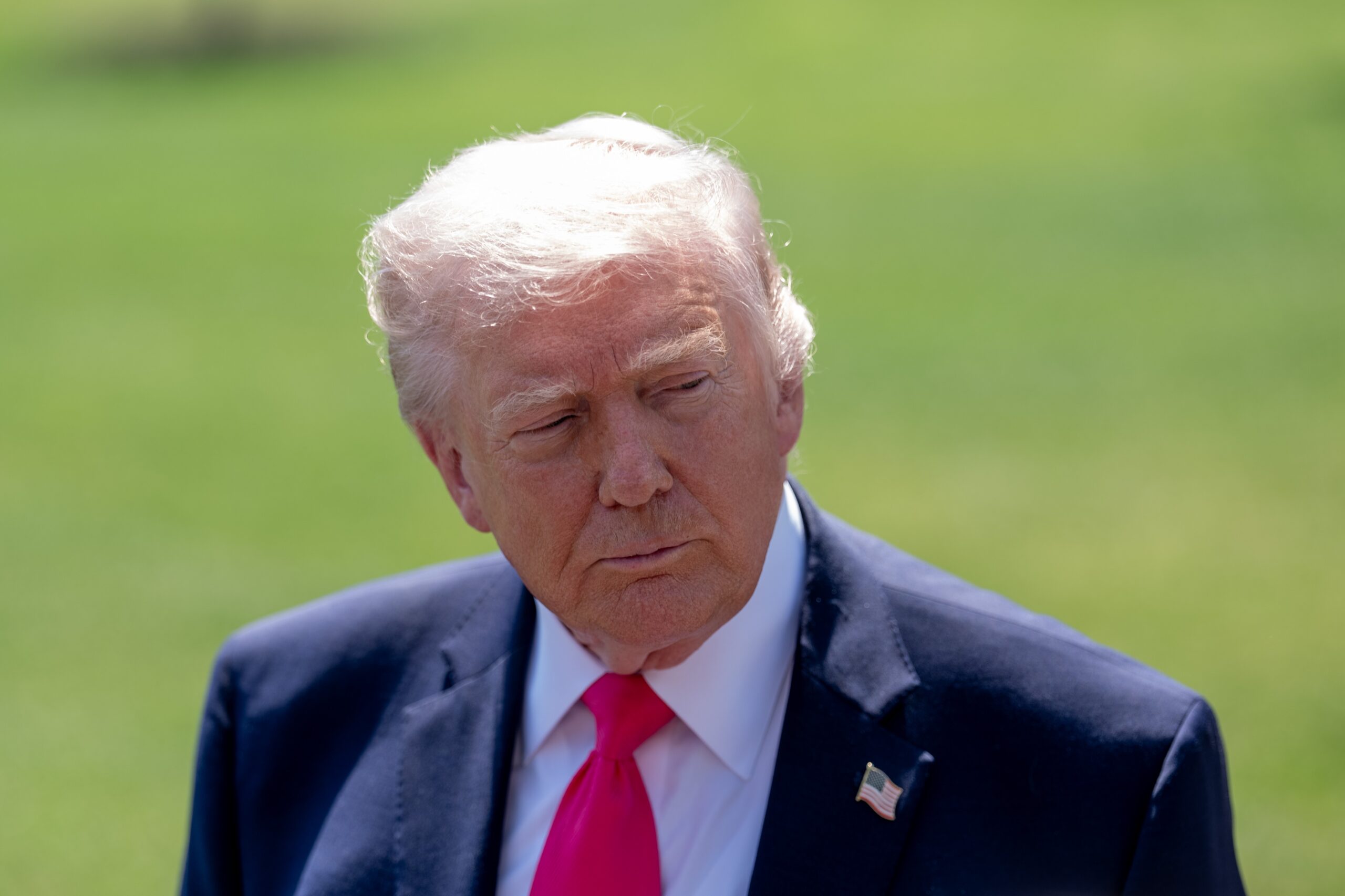 Trump diz que análise sobre óvnis revelou documentos ‘interessantes’